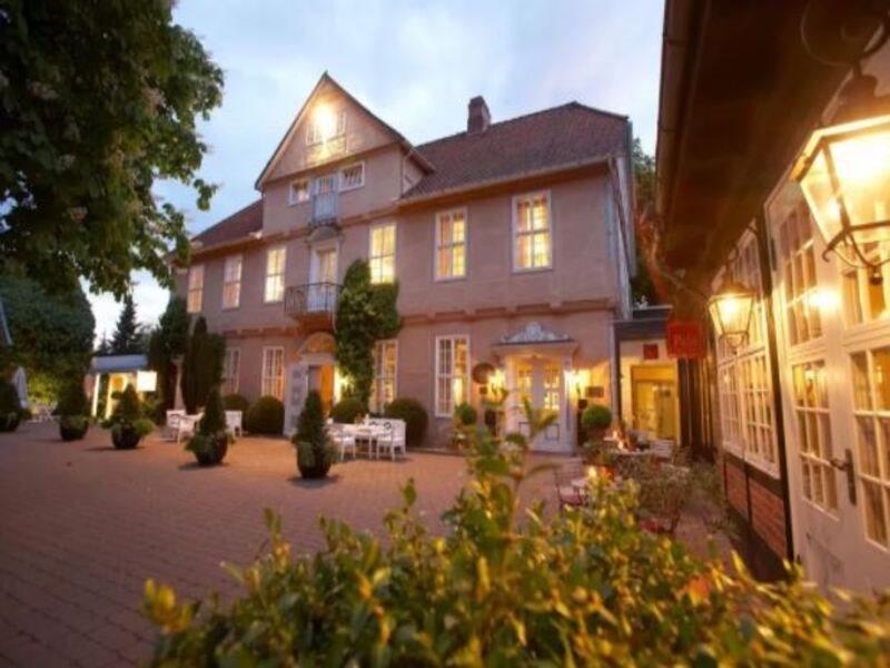 Althoff Hotel Fuerstenhof Celle Exterior foto The main building of the hotel