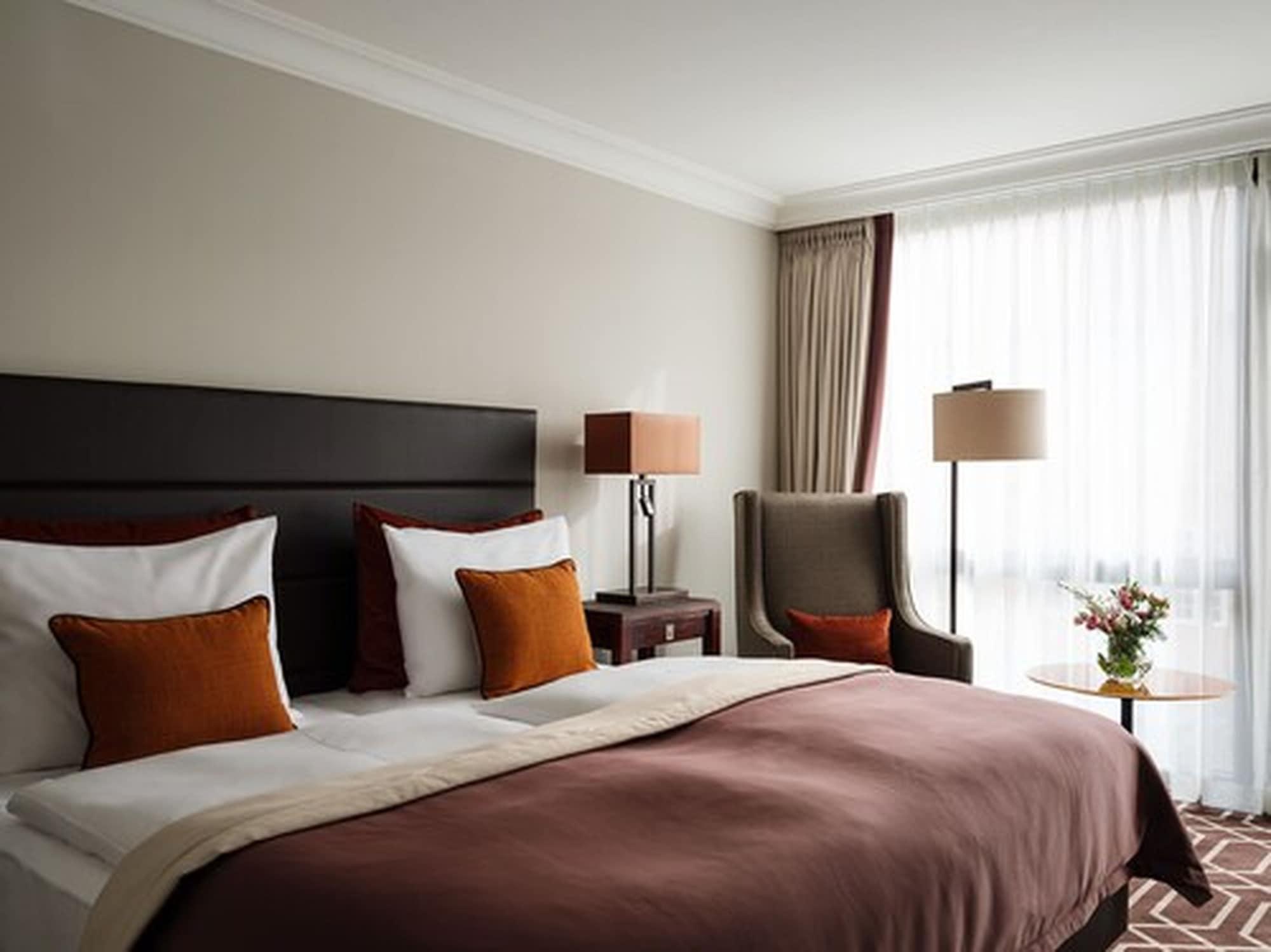 Althoff Hotel Fuerstenhof Celle Exterior foto A room at the hotel