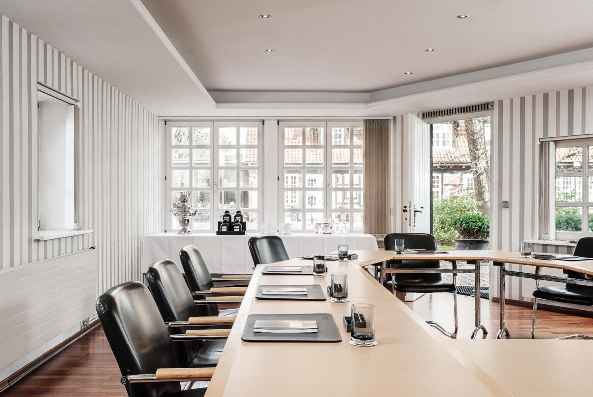 Althoff Hotel Fuerstenhof Celle Exterior foto Meeting room