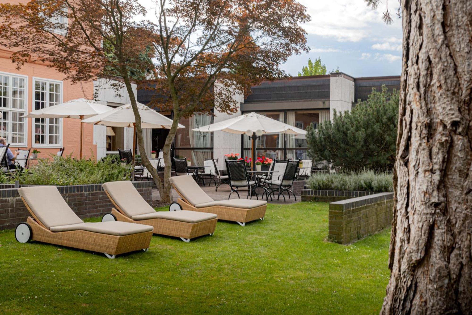Althoff Hotel Fuerstenhof Celle Exterior foto The garden