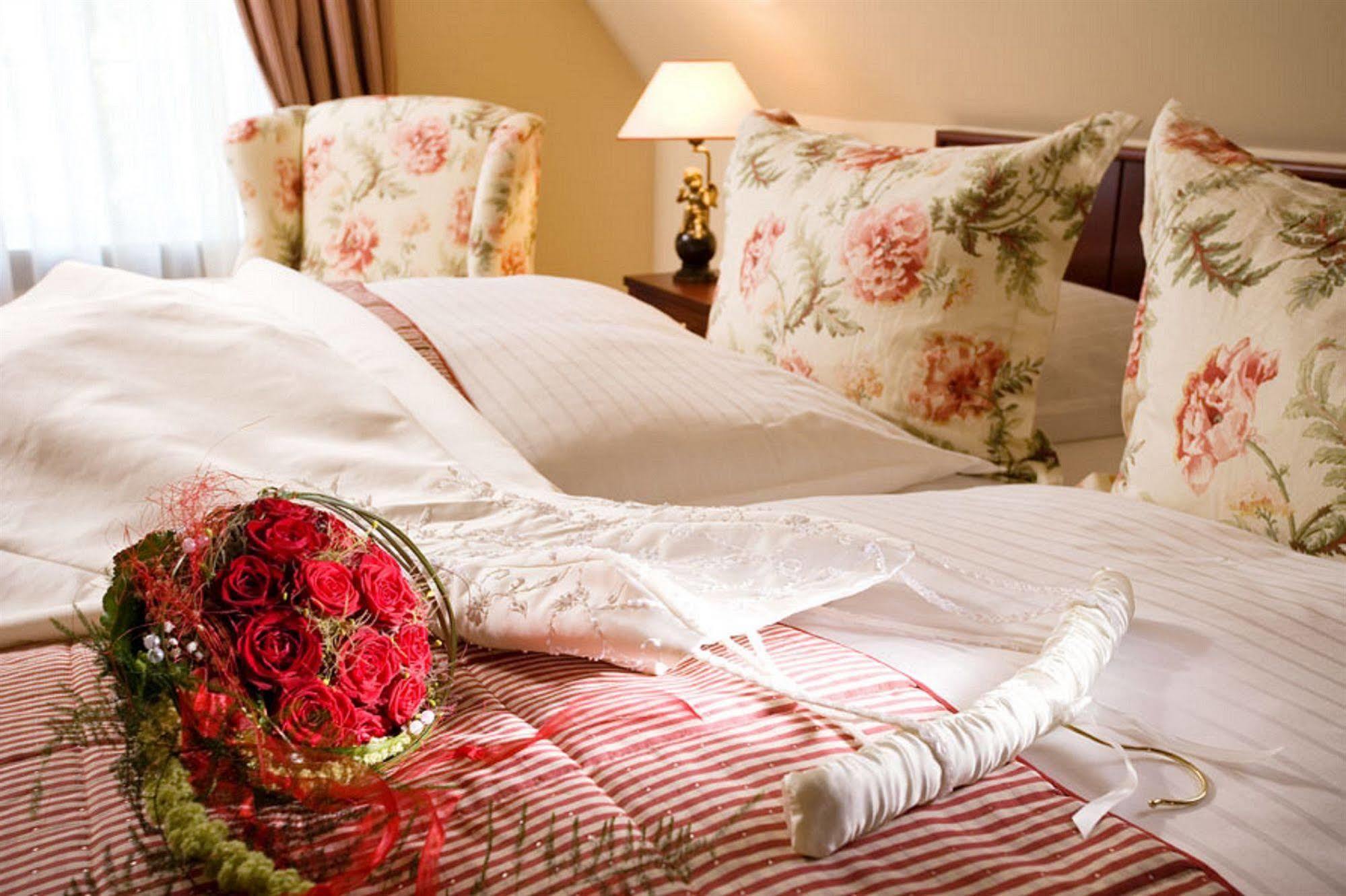 Althoff Hotel Fuerstenhof Celle Exterior foto A bridal suite