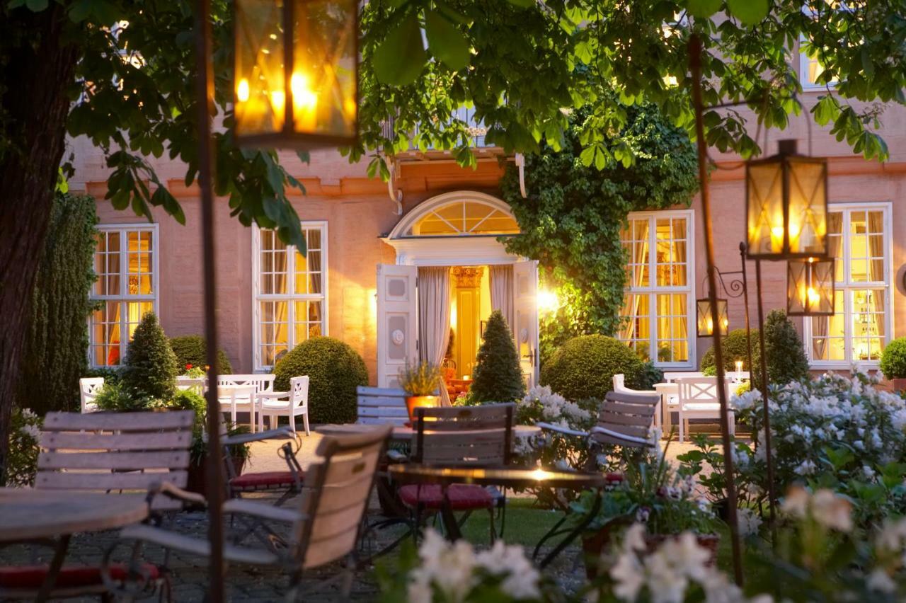 Althoff Hotel Fuerstenhof Celle Exterior foto The hotel's garden